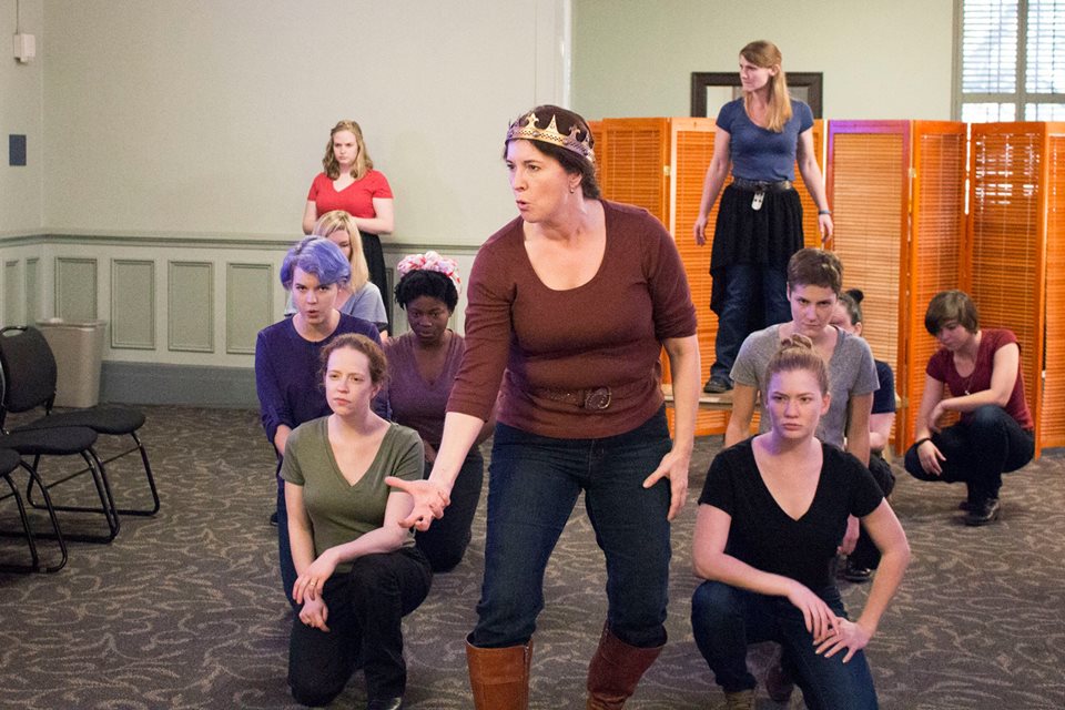 rehearsal with Kenzie Stewart, Renae Jackson, Kristin Hall, Ehigbor Idonor, Jennifer Davis as Henry V, Becky Musser, Lucy Junker, Maria Latiolas, Georgia McLeland (photo: Untamed Shakesepeare)