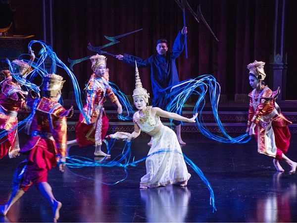 Autumn Ogawa, center (photo: Kirk R. Tuck)